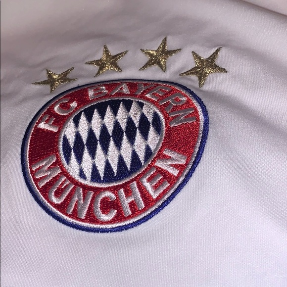 FC Bayern soccer jersey. LIKE NEW - Picture 3 of 8